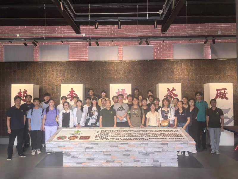 產(chǎn)學(xué)研聯(lián)動(dòng)！高校團(tuán)隊(duì)走進(jìn)趙李橋茶廠探尋茶韻