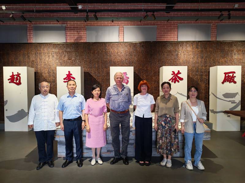 百年“川字”香飄萬里，國際大咖共話出?！w李橋茶廠迎來世界茶壇貴賓