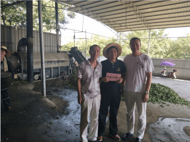 促生產(chǎn)、冒酷暑，送清涼、暖人心