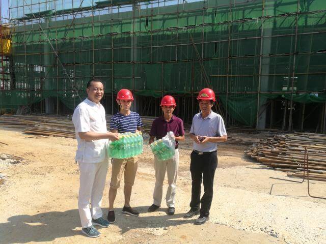 公司工會(huì)開(kāi)展“送清涼”活動(dòng)