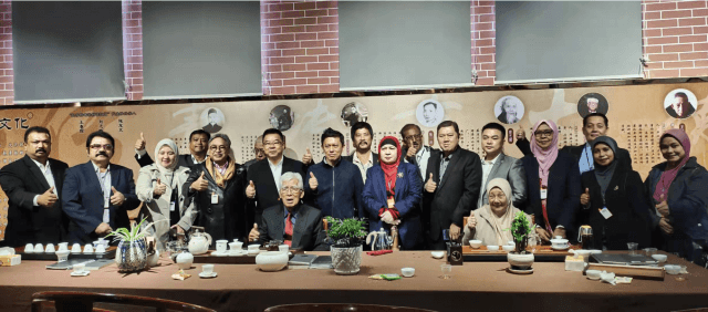 【茶業(yè)大會】馬來西亞代表團(tuán)點(diǎn)贊湖北省趙李橋茶廠