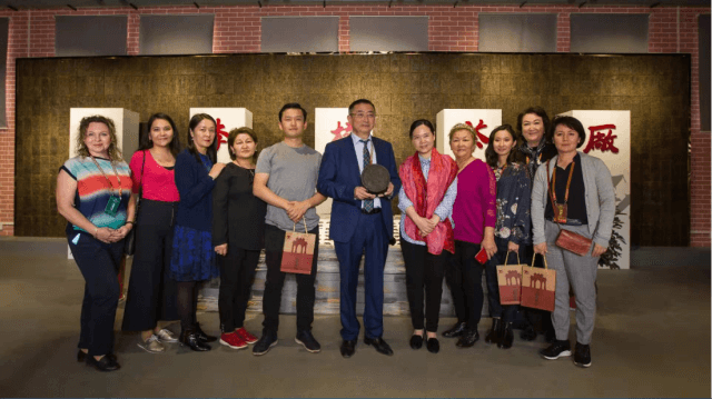 【茶業(yè)大會】相聚赤壁 共謀發(fā)展 哈薩克斯坦代表團走進趙李橋茶廠