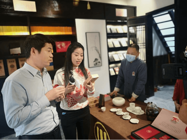 各位“鐵粉”您在直播間訂購的青磚茶發(fā)貨啦！