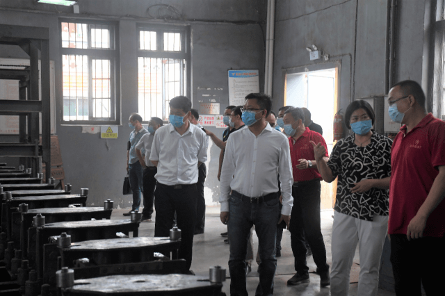 咸寧市副市長譚海華一行調(diào)研湖北省趙李橋茶廠