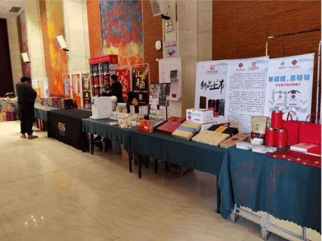 趙李橋茶廠開春首秀，參加赤壁工業(yè)地產(chǎn)品交易展會(huì)！